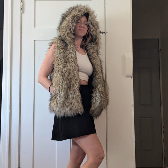 Aritzia Sunday Best Oversized Fur Vest | XXS but fits up to medium | - Picture 6 of 8